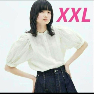 ジーユー(GU)のXXL 白　シアサッカーボリュームスリーブブラウス　ユニクロ　ZARA H&M(シャツ/ブラウス(半袖/袖なし))