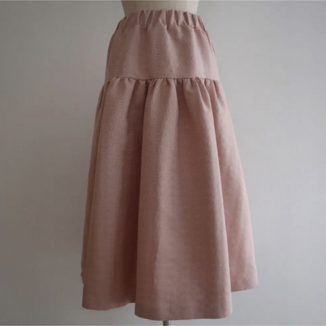 TSURU by Mariko Oikawa(ツルバイマリコオイカワ)のアンミヌ　UNMINOU ふくれジャガード　ロングスカート　ピンク　フリーサイズ レディースのスカート(ロングスカート)の商品写真