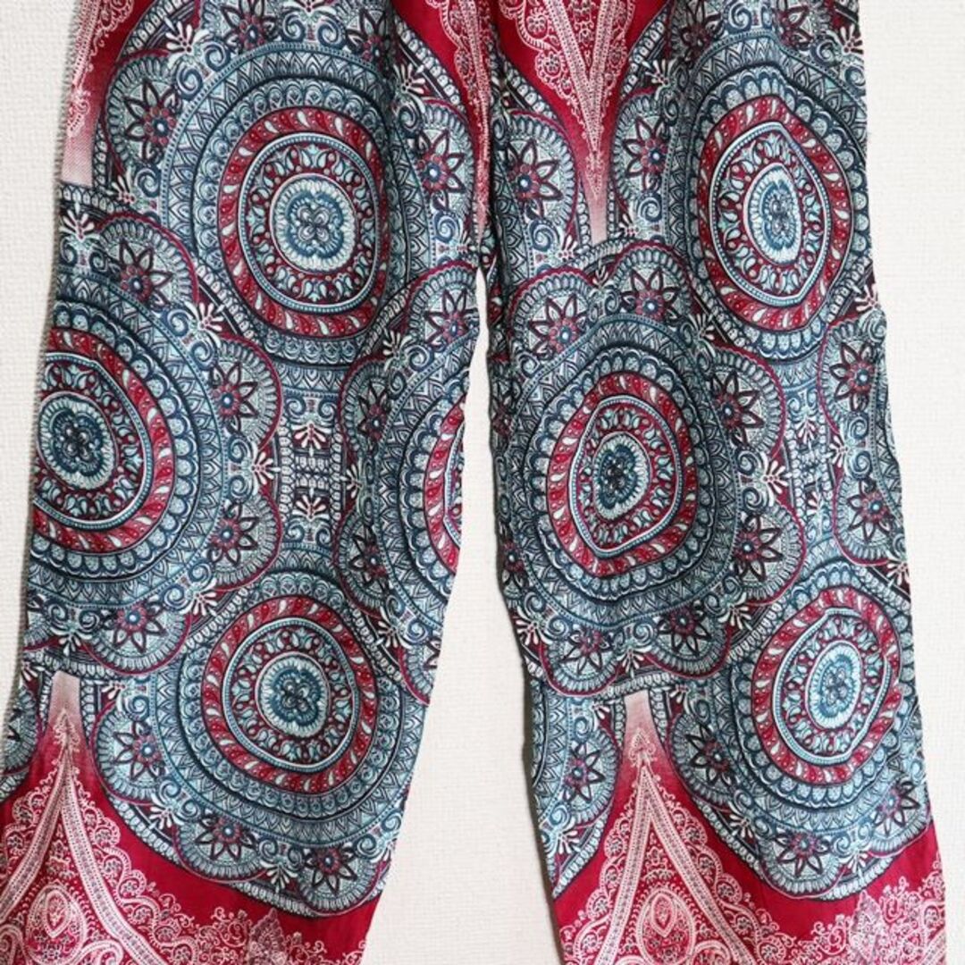 【新品】レーヨンタイパンツ　細かい模様の大きな曼荼羅　エンジ・青緑系 メンズのパンツ(サルエルパンツ)の商品写真