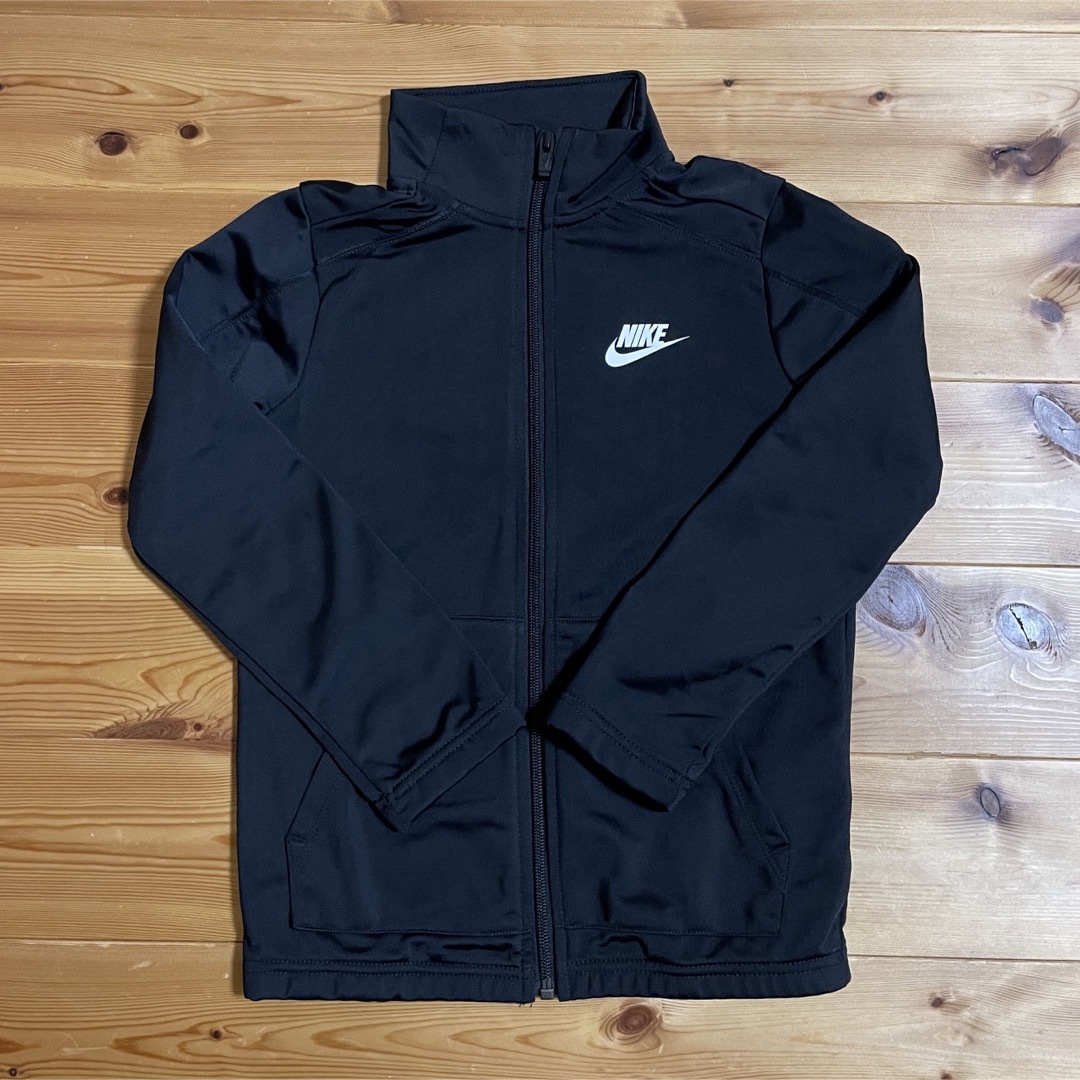 NIKE(ナイキ)のNIKE ジャージ上下　130センチ スポーツ/アウトドアのサッカー/フットサル(ウェア)の商品写真