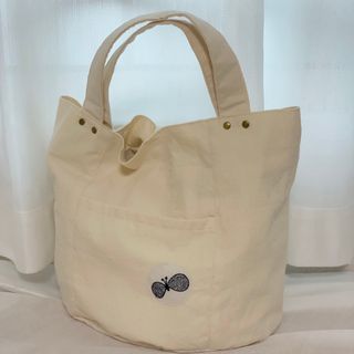 ミナペルホネン(mina perhonen)のSALE♡オーバルトート　Sサイズ　chouchoワンポイント(バッグ)