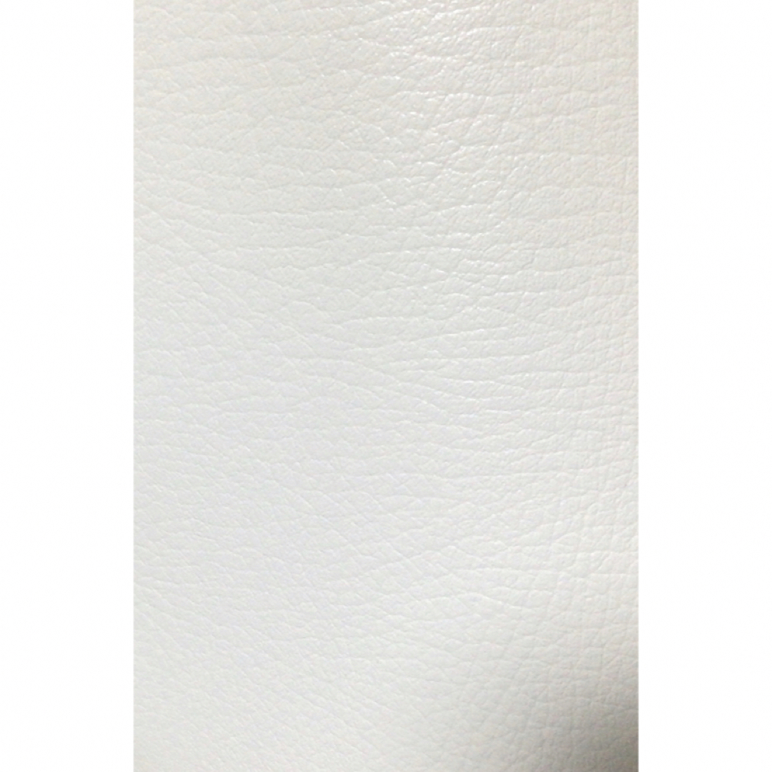 BOXティッシュケース フェイクレザー　ホワイト　白 インテリア/住まい/日用品のインテリア小物(ティッシュボックス)の商品写真