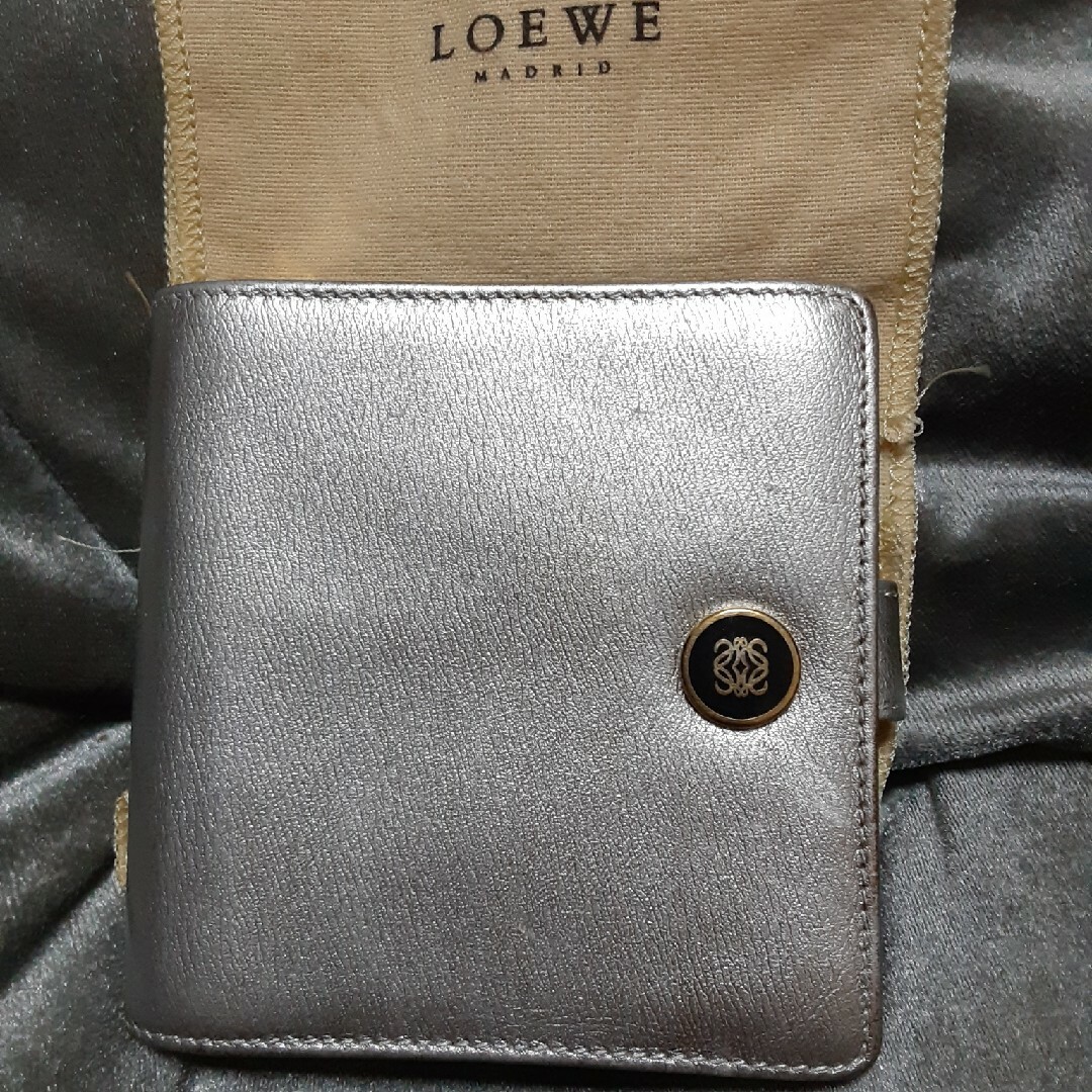 LOEWE(ロエベ)の週末限定ロエベ　アナグラム　アマソナ　シルバー&ゴールド　バイカラー　LOEWE レディースのファッション小物(財布)の商品写真