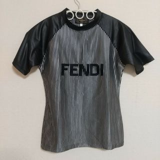 フェンディ Tシャツ カットソー プルオーバー クロップド丈 半袖 ロゴ 刺繍