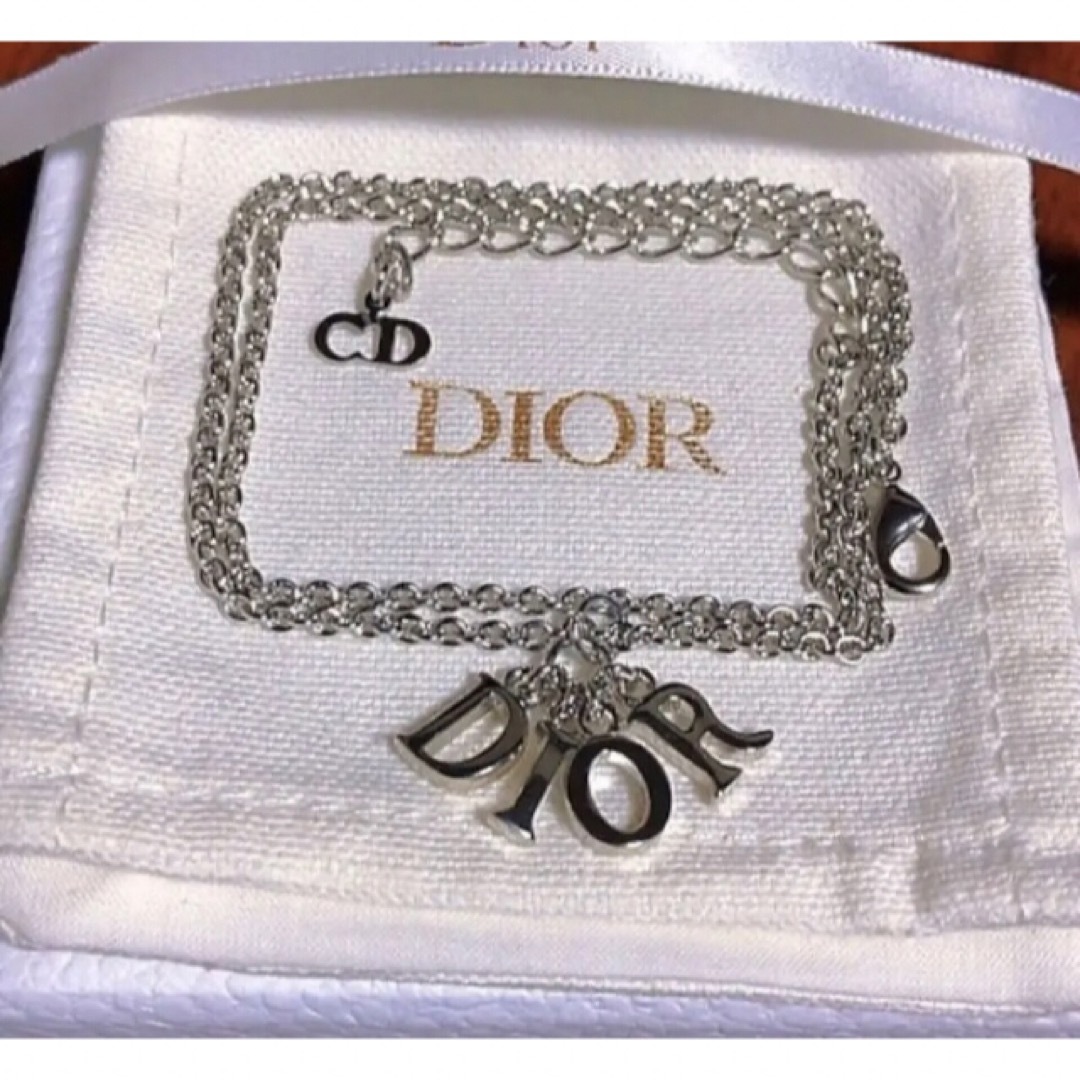 Christian Dior(クリスチャンディオール)のChristian Dior ロゴ silverネックレス シルバー可愛い  レディースのアクセサリー(ネックレス)の商品写真