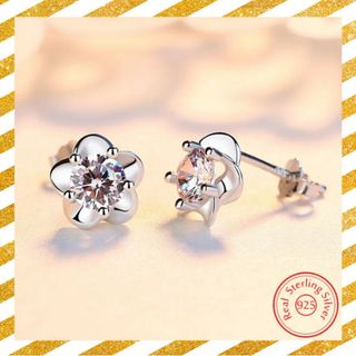 CZダイヤモンド☆キュートフラワー✾ピアス　E0860(ピアス)