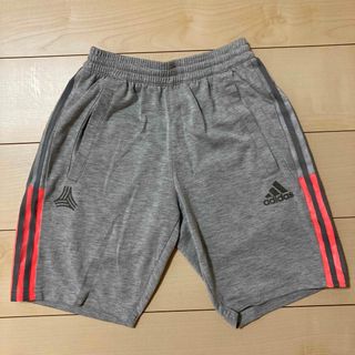 アディダス(adidas)のショートパンツ(ショートパンツ)