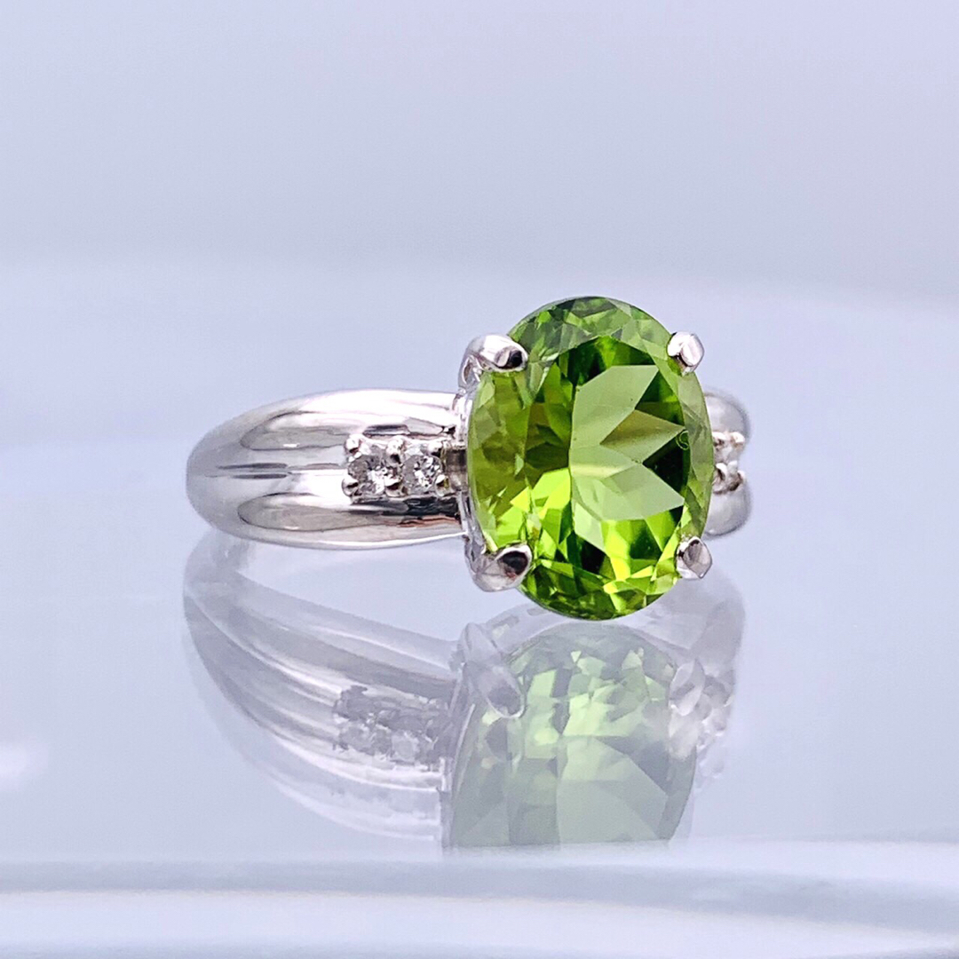 ✴︎極美品　PT900 3.22ct ペリドット 0.04ct ダイヤ リング