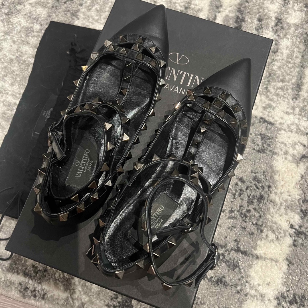 VALENTINO GARAVANI NOIRスタッズ付パンプス