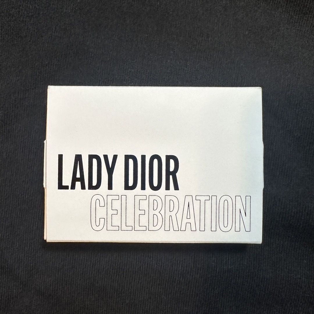 Dior(ディオール)のLADY DIOR ピンバッジ(BTSジミン/新品未使用/韓国ポップアップ) レディースのアクセサリー(ブローチ/コサージュ)の商品写真