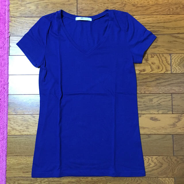 AZUL by moussy(アズールバイマウジー)のアズール Ｖネック無地Ｔシャツ レディースのトップス(Tシャツ(半袖/袖なし))の商品写真