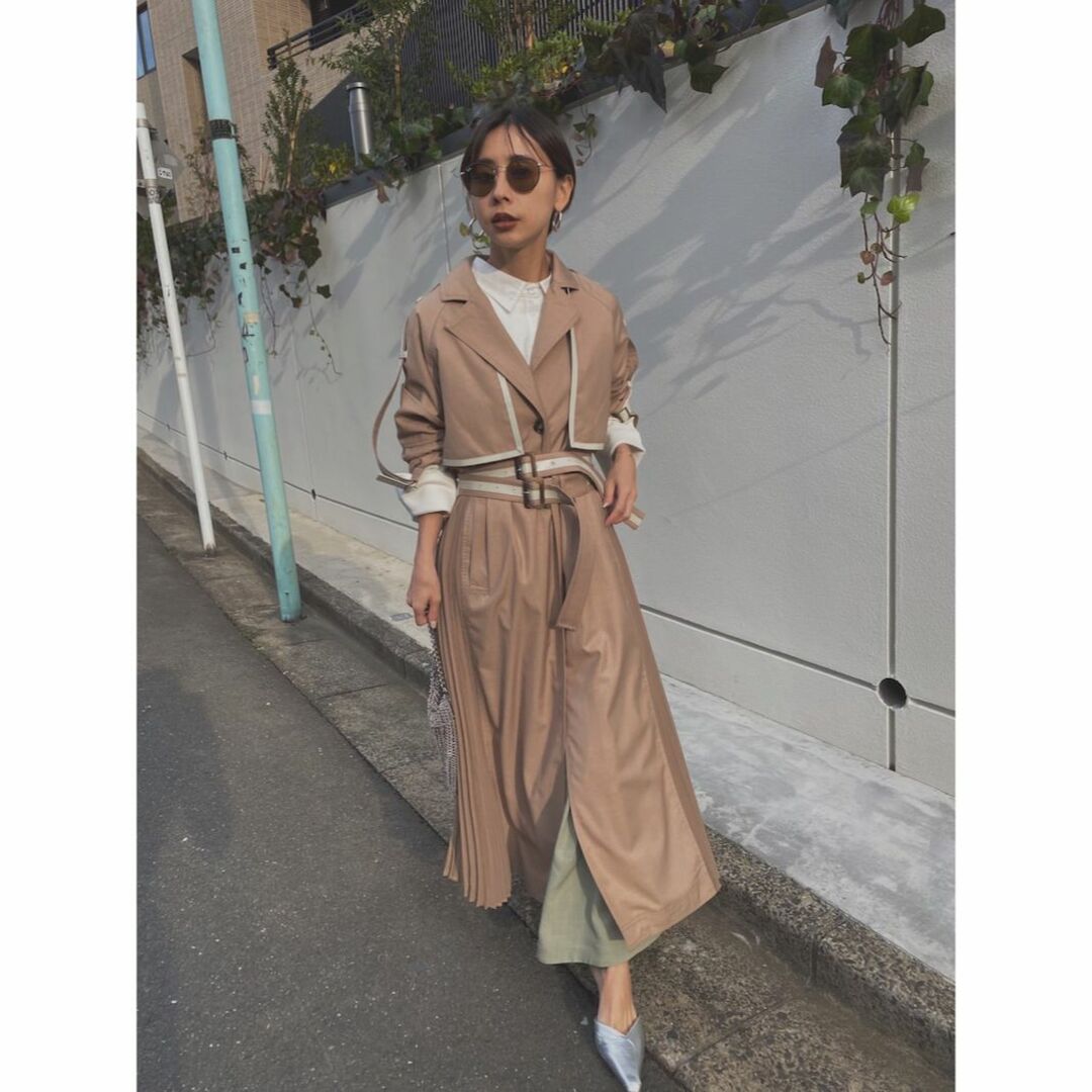 Ameri VINTAGE(アメリヴィンテージ)のROLL-UP SLEEVE PLEATS TRENCH COAT レディースのジャケット/アウター(トレンチコート)の商品写真