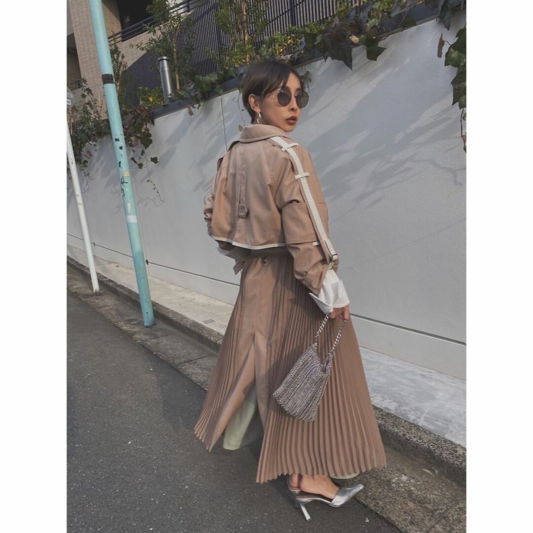 Ameri VINTAGE(アメリヴィンテージ)のROLL-UP SLEEVE PLEATS TRENCH COAT レディースのジャケット/アウター(トレンチコート)の商品写真