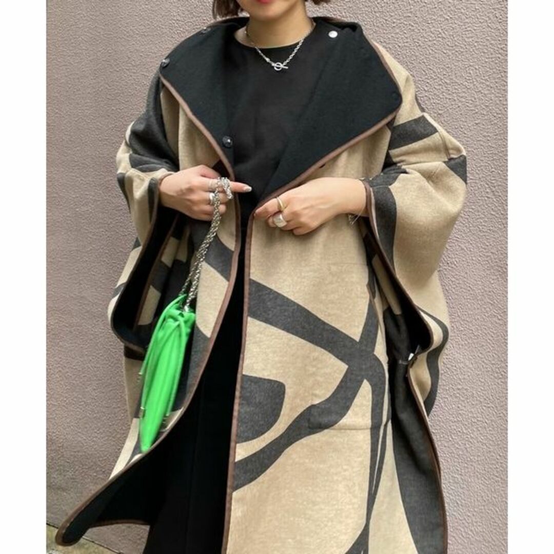 Ameri VINTAGE(アメリヴィンテージ)のAMERI  REVERSIBLE COLOR PONCHO COAT レディースのジャケット/アウター(ロングコート)の商品写真