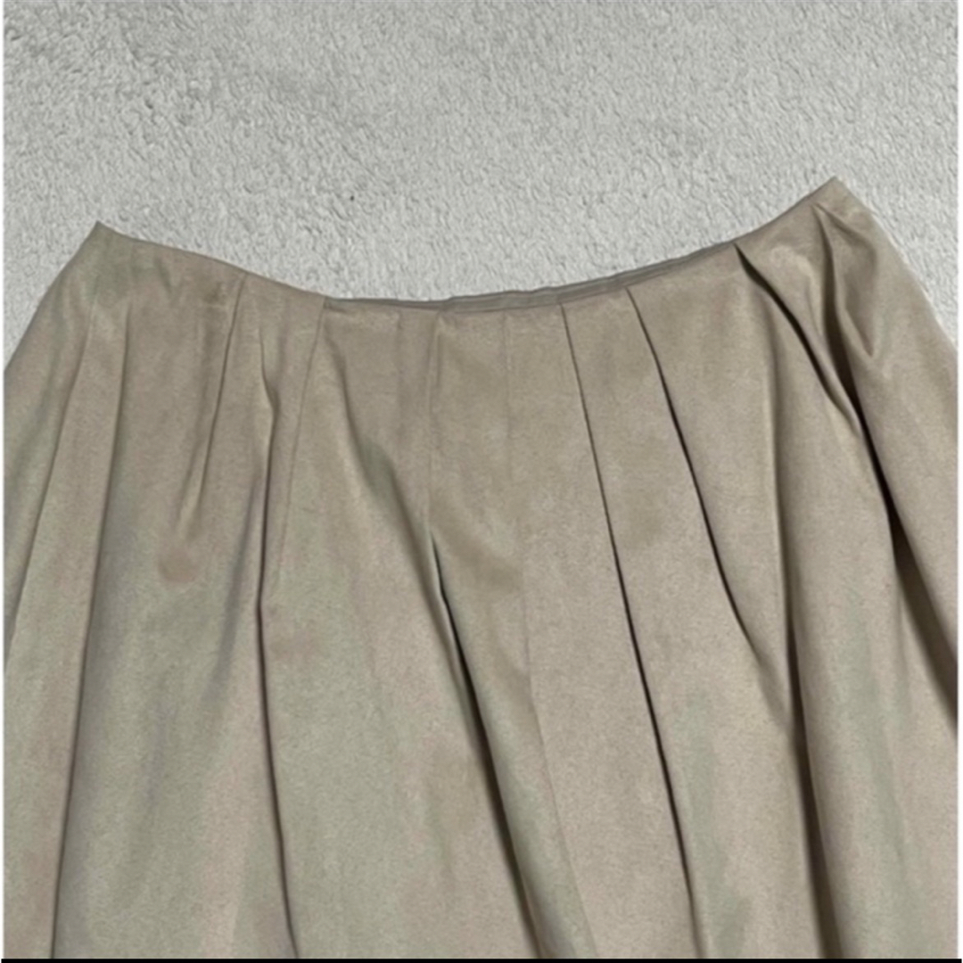 Rouge vif(ルージュヴィフ)の大特価セール中　ルージュ・ヴィフ日本製💞膝丈　スカート　ベージュ系　M 即発送 レディースのスカート(ミニスカート)の商品写真