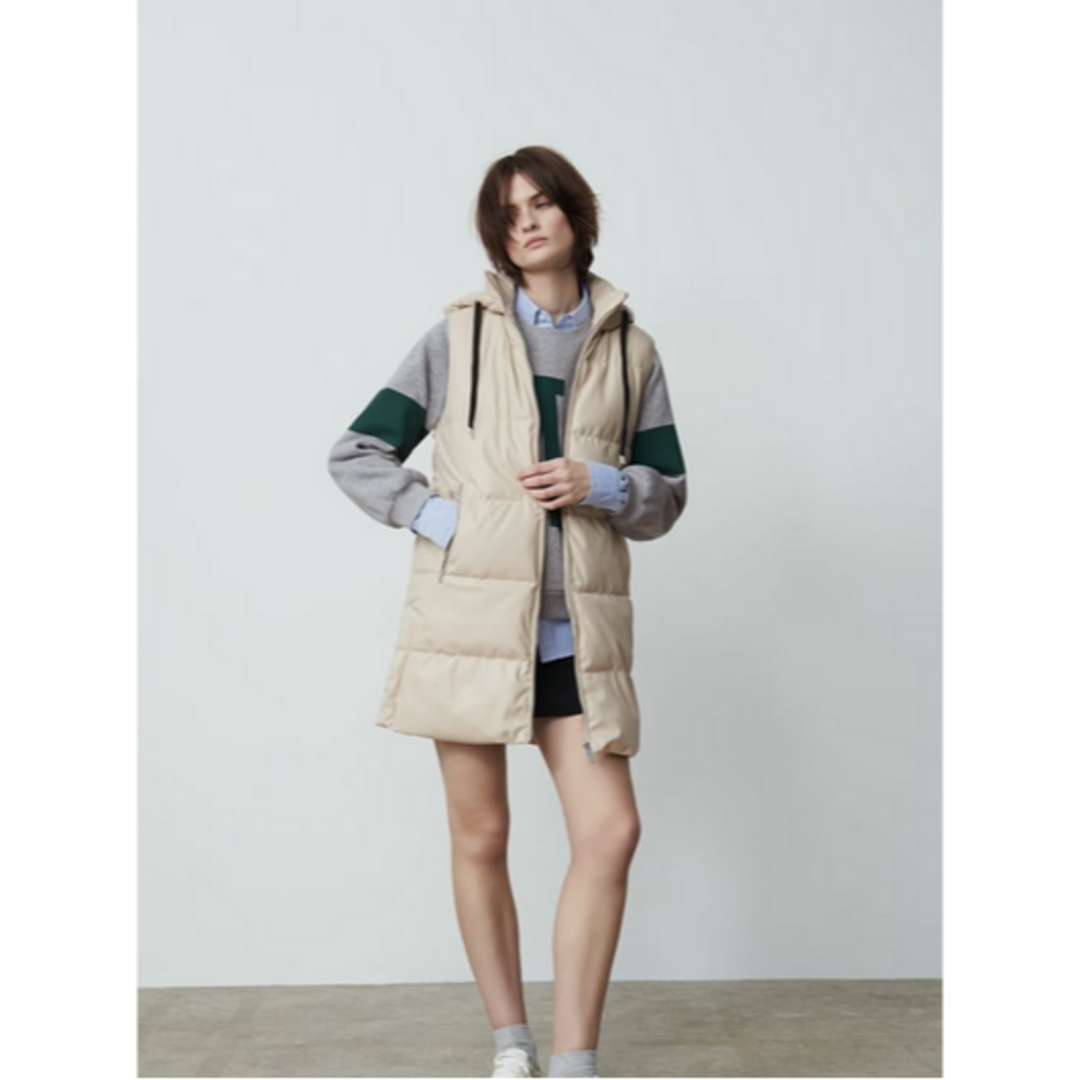 ZARA(ザラ)の【 たかにいとん様専用 】フェイクレザー ロングベスト レディースのジャケット/アウター(ダウンベスト)の商品写真