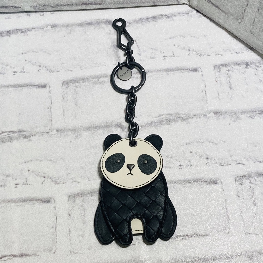 新品! ボッテガヴェネタ パンダ キーホルダー アニマル イントレチャート-