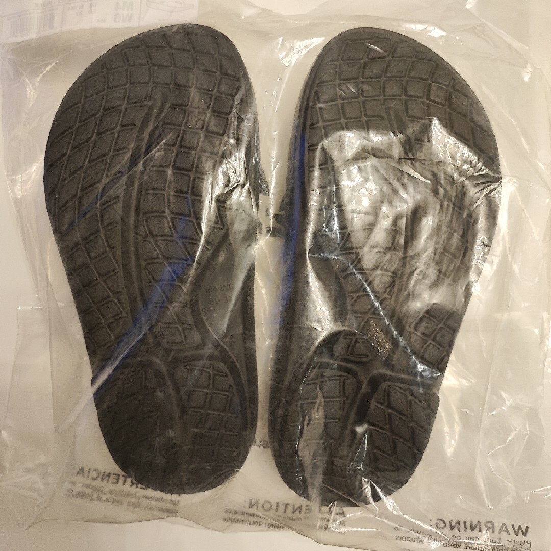 OOFOS(ウーフォス)のOofosOoriginal　２７ｃｍ　ブラック レディースの靴/シューズ(サンダル)の商品写真