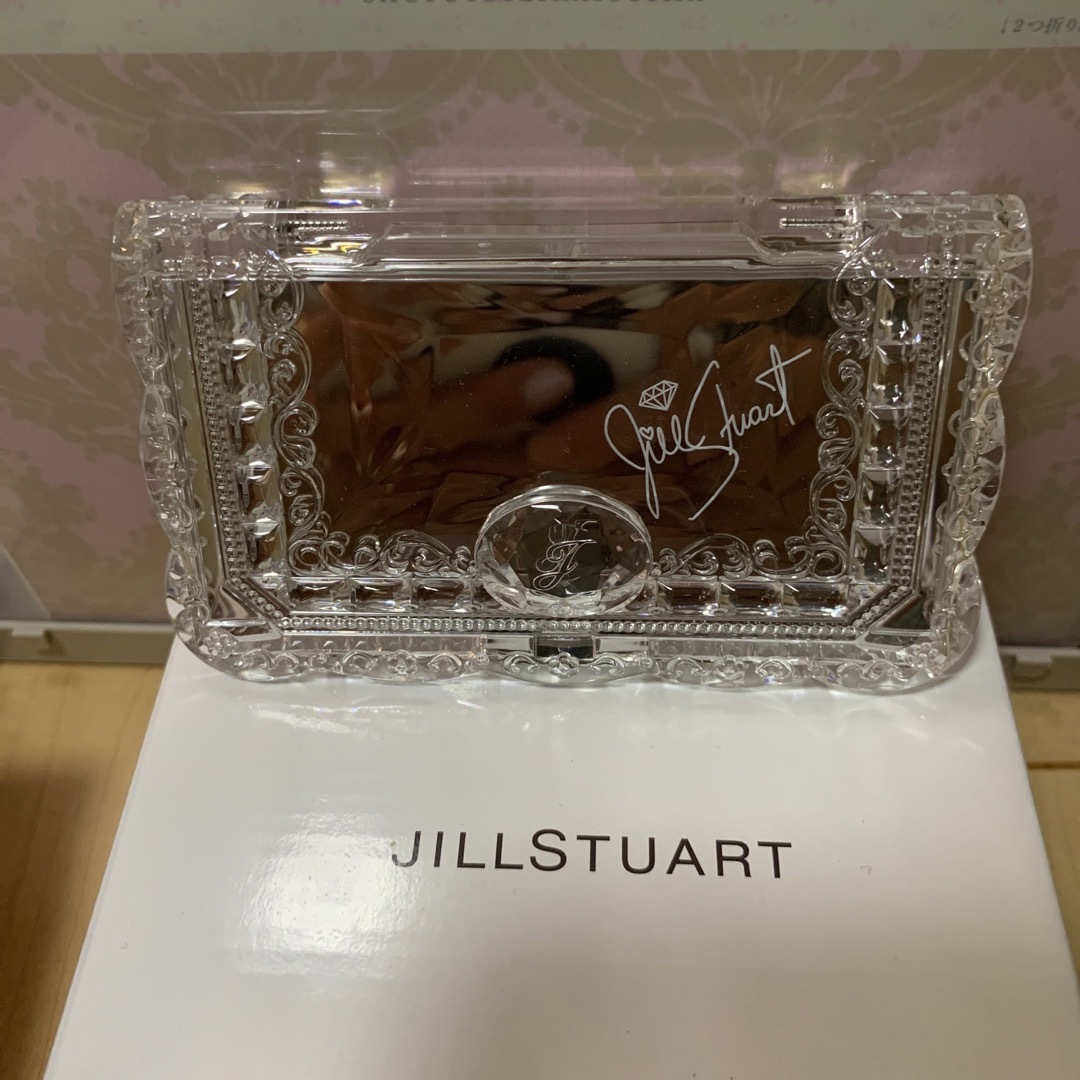 JILLSTUART(ジルスチュアート)のジルスチュアート　パウダーファンデーションコンパクトケース限定品 コスメ/美容のベースメイク/化粧品(ファンデーション)の商品写真