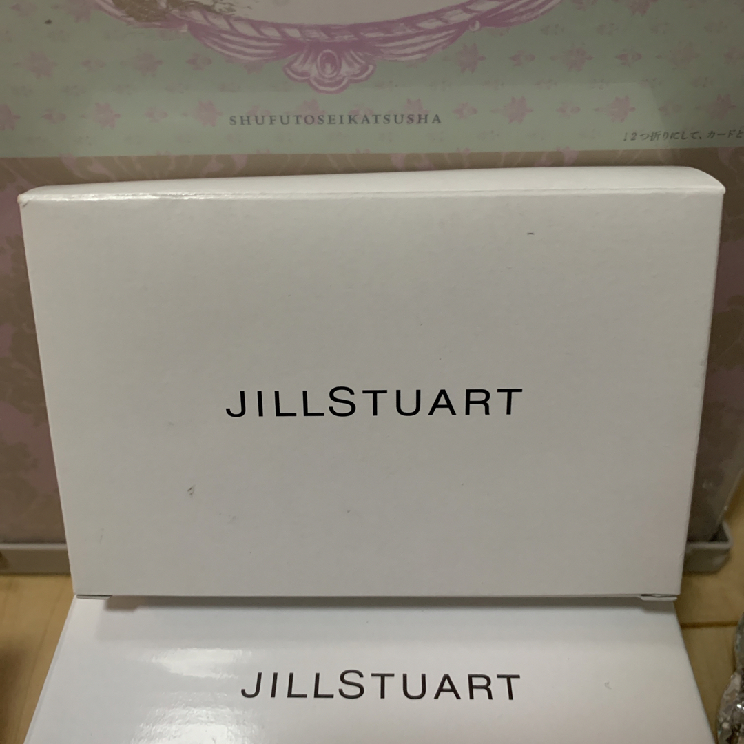 JILLSTUART(ジルスチュアート)のジルスチュアート　パウダーファンデーションコンパクトケース限定品 コスメ/美容のベースメイク/化粧品(ファンデーション)の商品写真