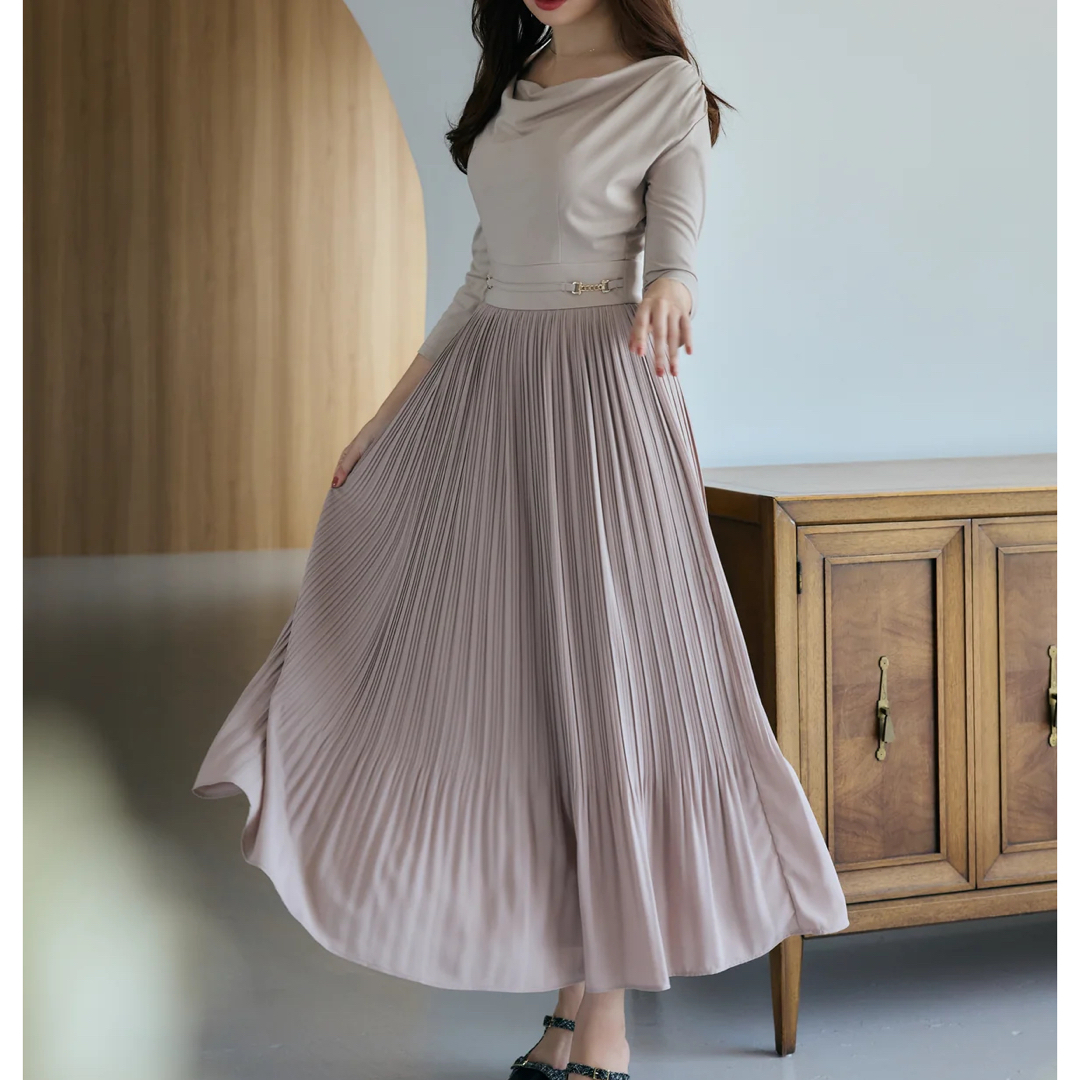 新品HLT Perugia Drape Neck Pleated Dress