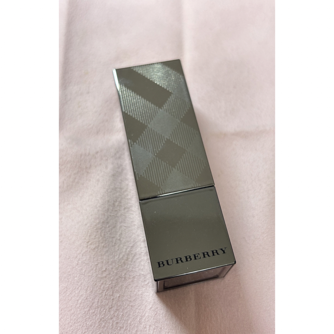 BURBERRY(バーバリー)のBurberry バーバリーキス リップ #49 コスメ/美容のベースメイク/化粧品(口紅)の商品写真