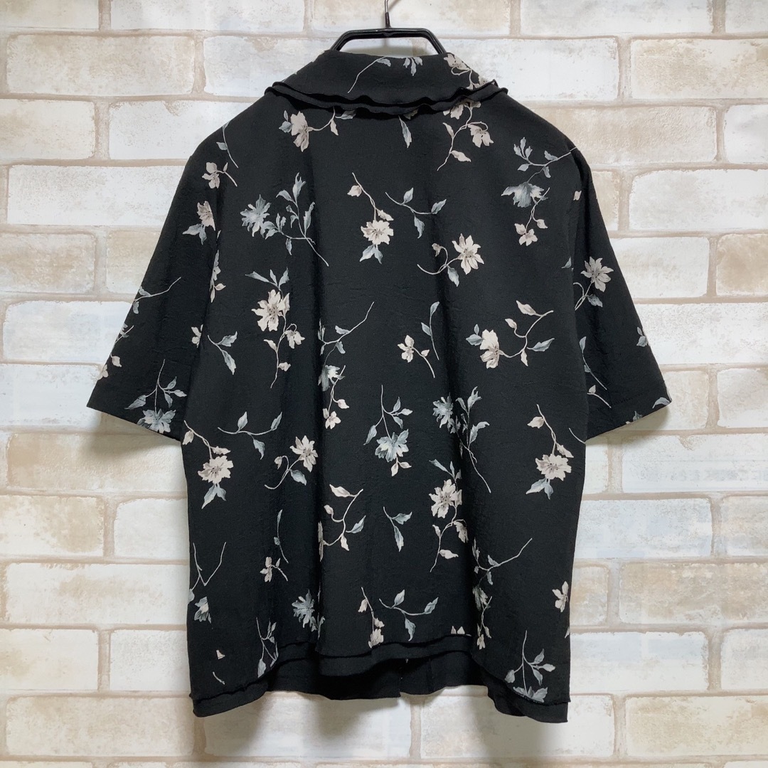 Grimoire(グリモワール)の黒 花柄 フリル襟 半袖 レトロブラウス レディースのトップス(シャツ/ブラウス(半袖/袖なし))の商品写真
