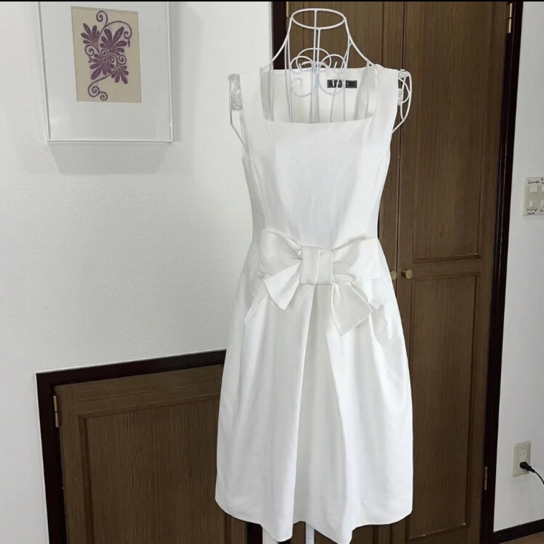 極美品 フォクシー ワンピース ロイヤルホワイト FOXEYリボンワンピース40 | フリマアプリ ラクマ