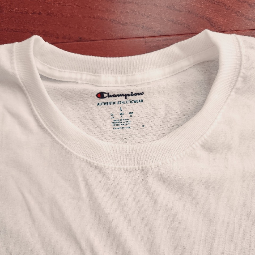 Champion(チャンピオン)の【新品】Champion 無地ベーシック ロゴワッペン 半袖Tシャツ 白 レディースのトップス(Tシャツ(半袖/袖なし))の商品写真