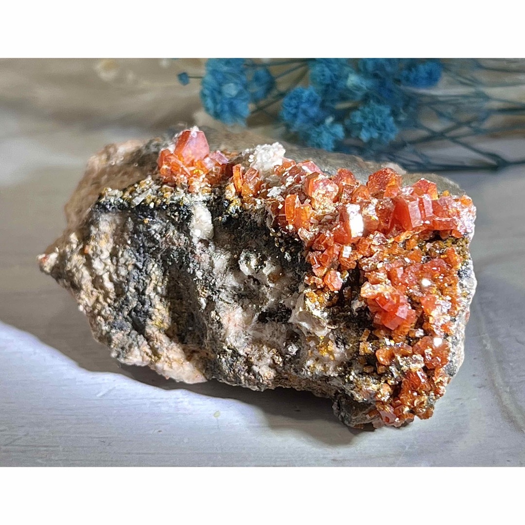 永遠の愛の印✨　バナジナイト　バナジン鉛鉱　原石　ラフストーン