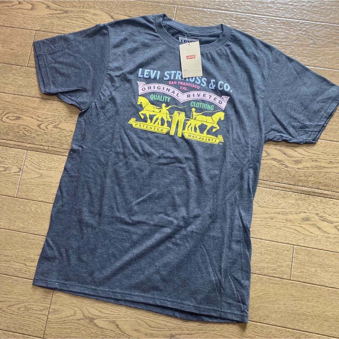 Levi's(リーバイス)のお値下げ中新品未使用　リーバイス　メンズTシャツ メンズのトップス(Tシャツ/カットソー(半袖/袖なし))の商品写真