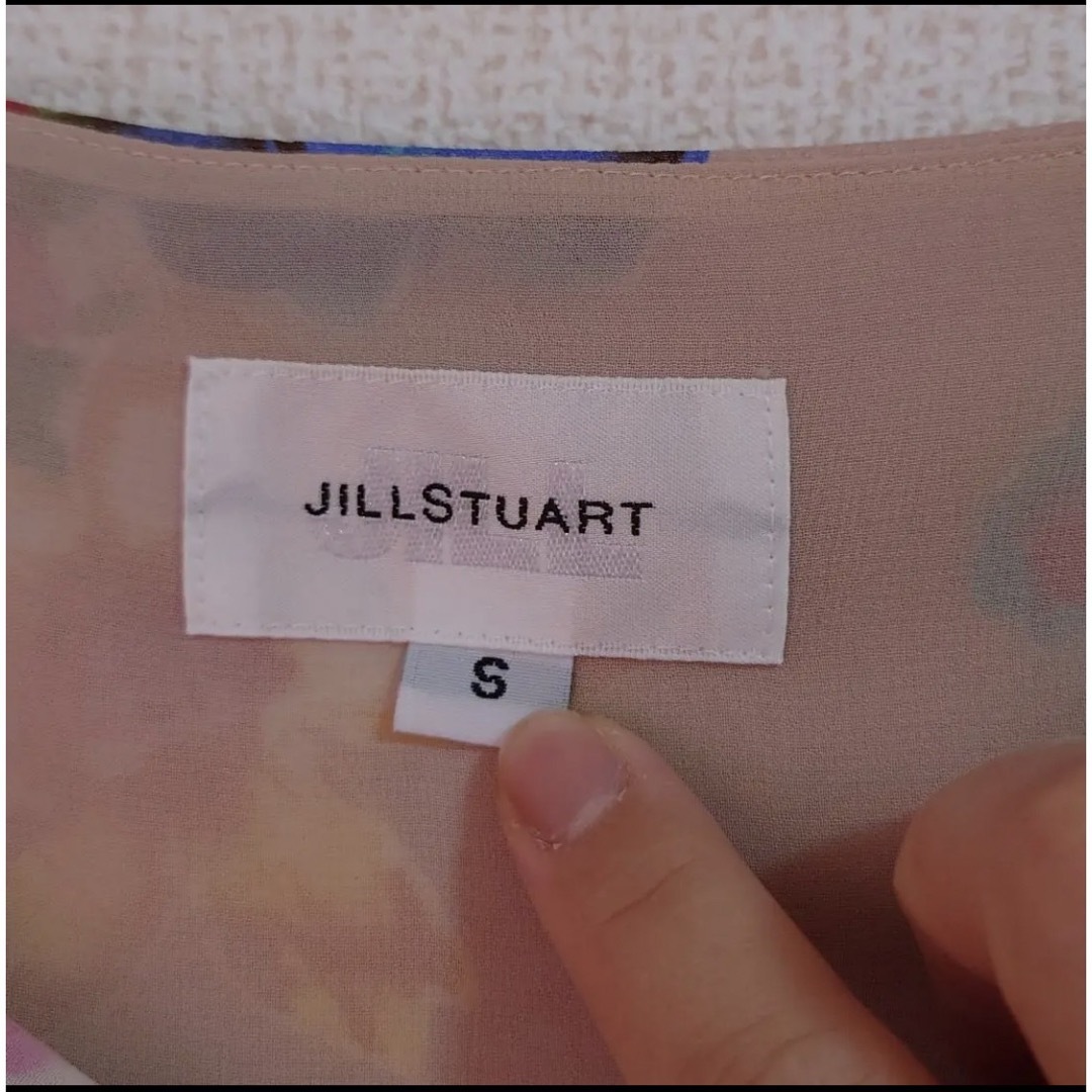 JILLSTUART(ジルスチュアート)のジルスチュアート　花柄 レディースのトップス(カットソー(長袖/七分))の商品写真