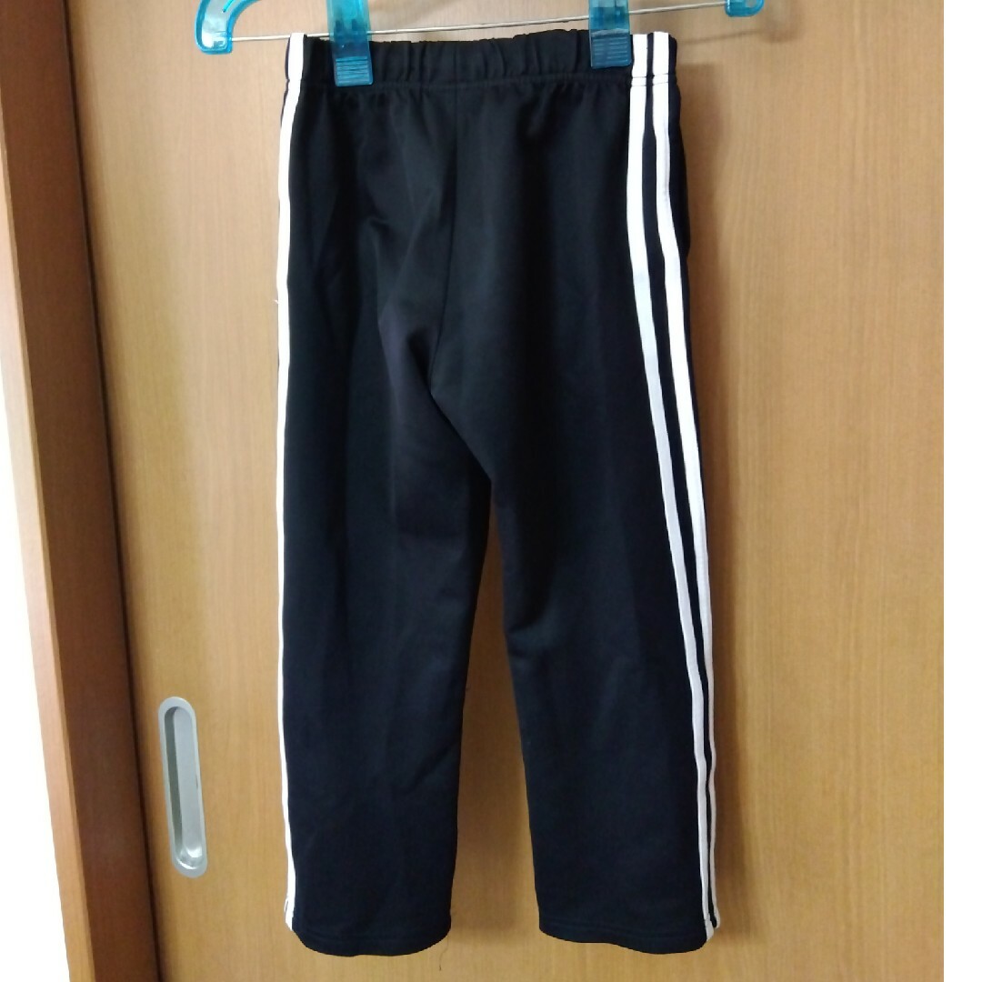 ジャージ 下 黒 サイズ120 キッズ/ベビー/マタニティのキッズ服男の子用(90cm~)(パンツ/スパッツ)の商品写真