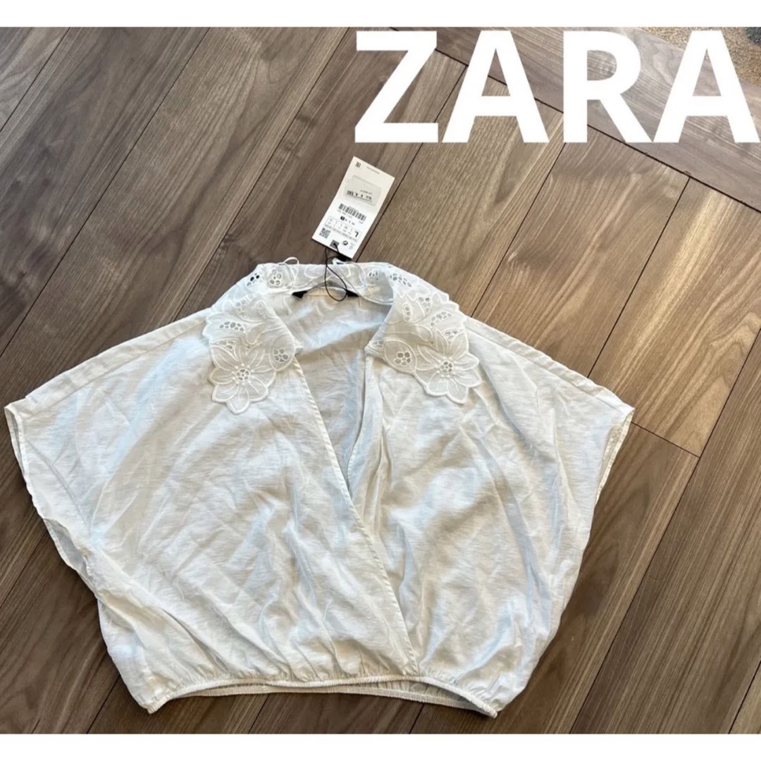 ZARA(ザラ)の新品　ZARA ザラ　レース襟がかわいいシャツ　トップス レディースのトップス(シャツ/ブラウス(半袖/袖なし))の商品写真