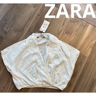 ザラ(ZARA)の新品　ZARA ザラ　レース襟がかわいいシャツ　トップス(シャツ/ブラウス(半袖/袖なし))