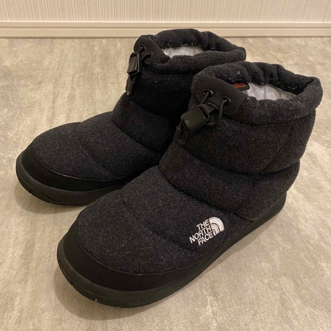 THE NORTH FACE(ザノースフェイス)のTHE NORTH FACE ヌプシ ブーティ ショート チャコールグレー レディースの靴/シューズ(ブーツ)の商品写真