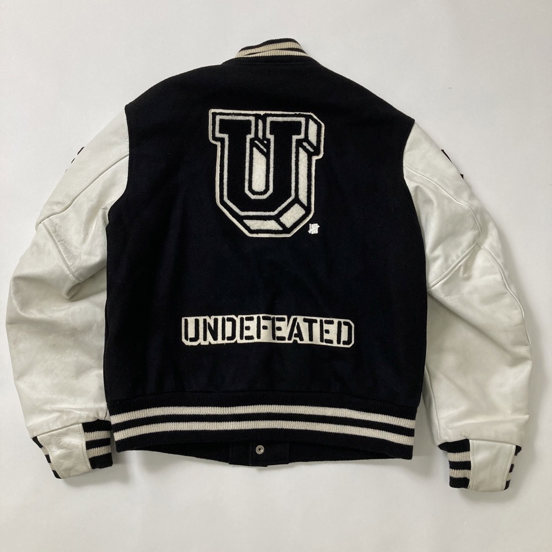 UNDEFEATED - UNDEFEATED 初期 パッチ 刺繍 スタジャンの通販 by