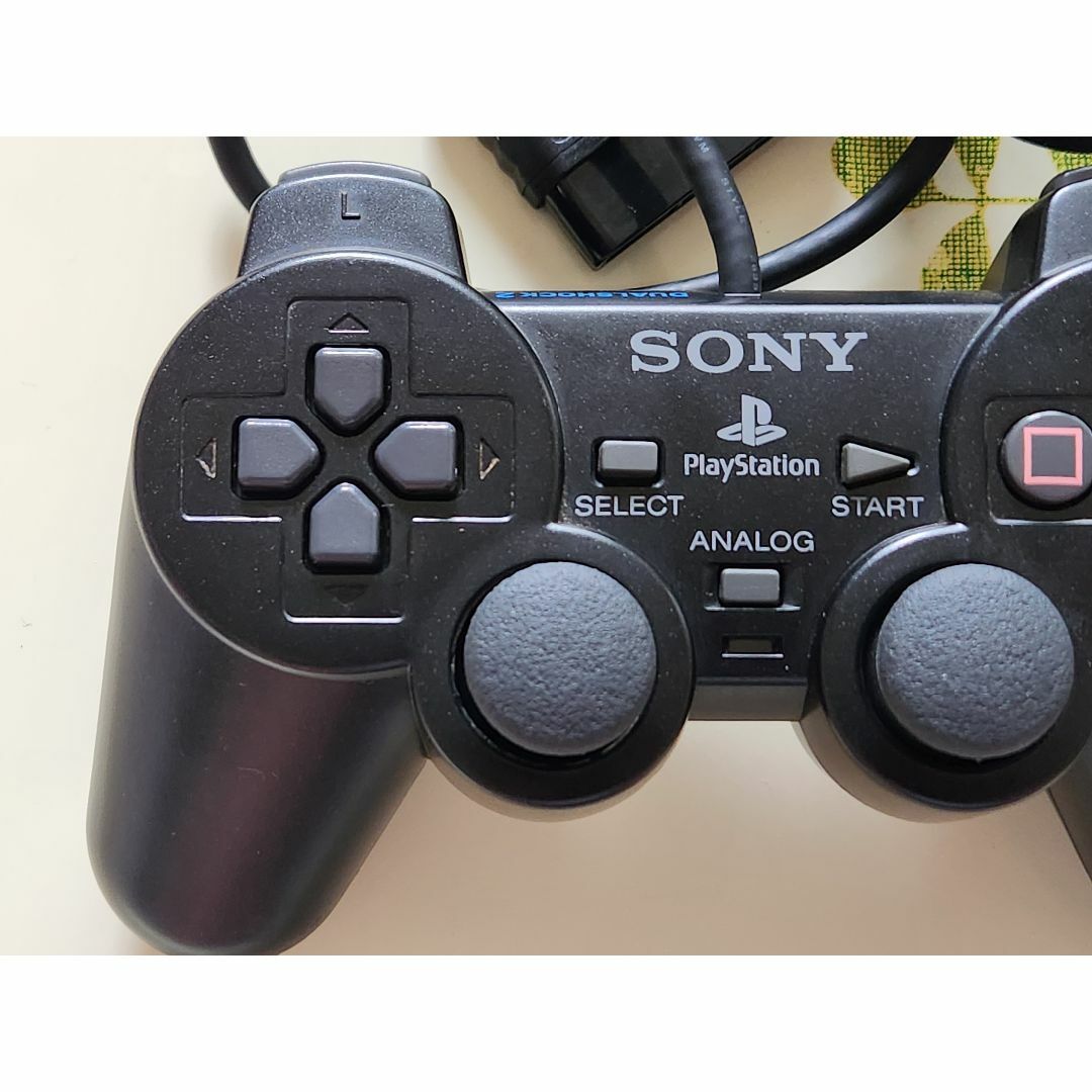 PlayStation2(プレイステーション2)のPS2コントローラー 純正品 ブラック　２個セット エンタメ/ホビーのゲームソフト/ゲーム機本体(家庭用ゲーム機本体)の商品写真