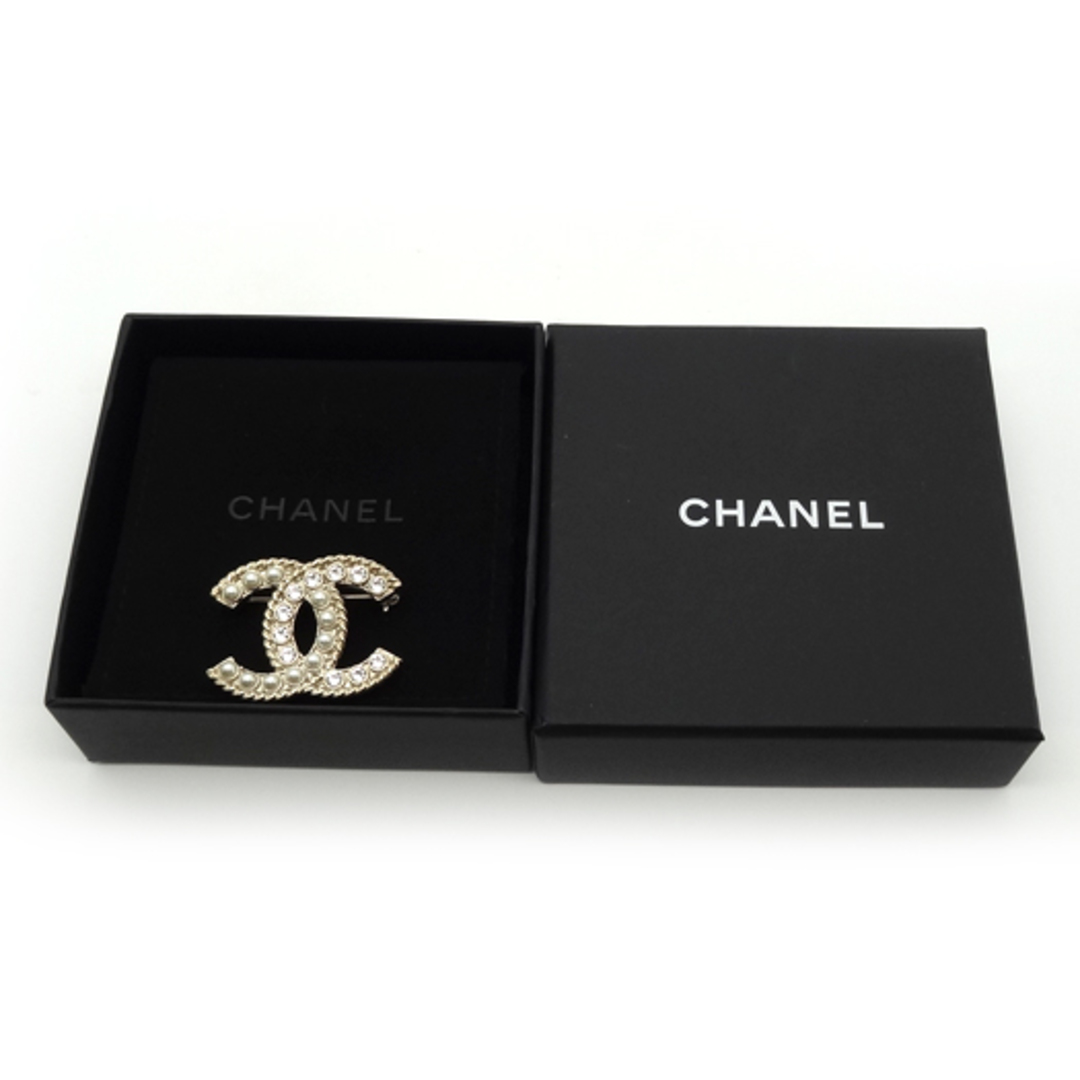 シャネル ココマーク ラインストーン パールブローチ メタル シルバー B20S ピンブローチ ジュエリー CHANEL シャネル ココマーク ラインストーン パールブローチ メタル シルバー B20S ピンブローチ ジュエリー CHANEL