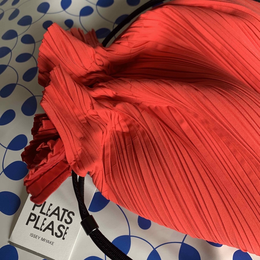 PLEATS PLEASE ISSEY MIYAKE(プリーツプリーズイッセイミヤケ)のプリーツプリーズ可愛いポーチ型カバン レディースのファッション小物(ポーチ)の商品写真