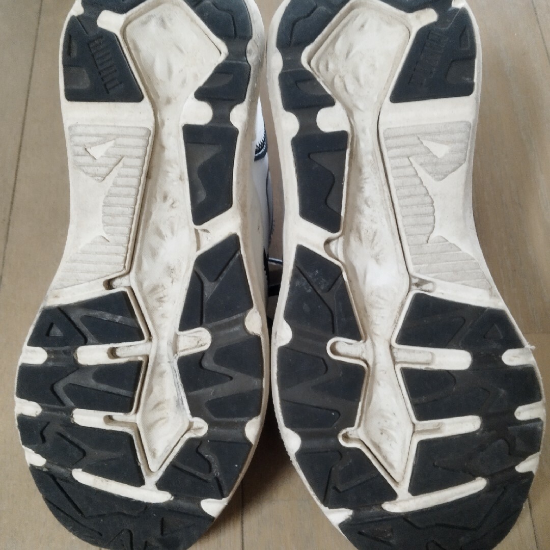 PUMA(プーマ)のUMA TRC X JOSH VIDES / プーマ TRC X ジョシュア・ヴ メンズの靴/シューズ(スニーカー)の商品写真
