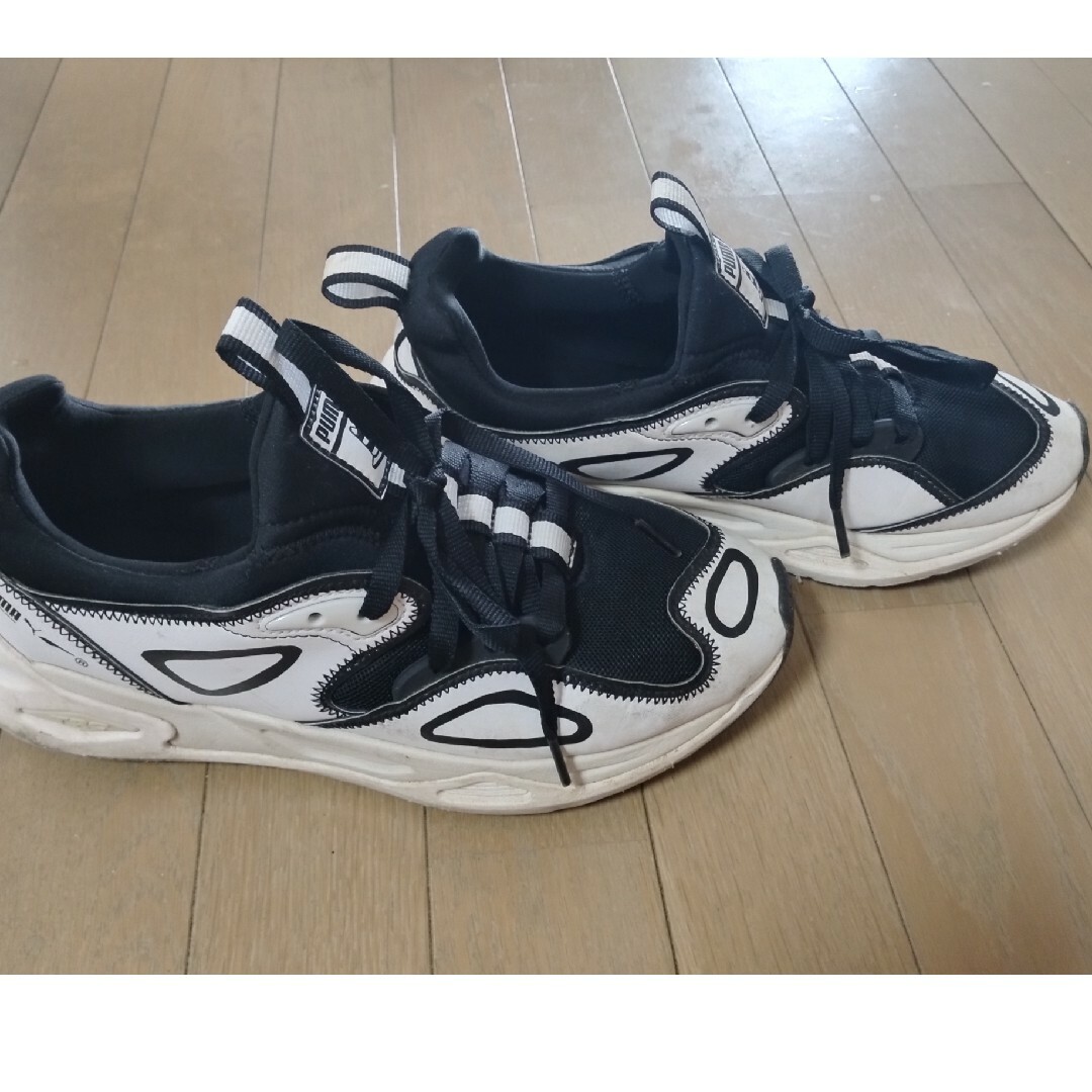 PUMA(プーマ)のUMA TRC X JOSH VIDES / プーマ TRC X ジョシュア・ヴ メンズの靴/シューズ(スニーカー)の商品写真