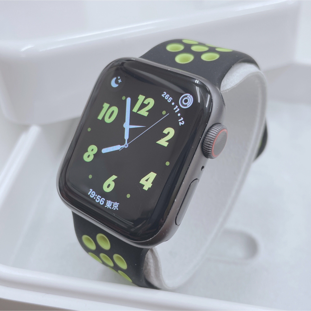 スマホ/家電/カメラApple Watch series4 NIKE 40mm アップルウォッチ 黒