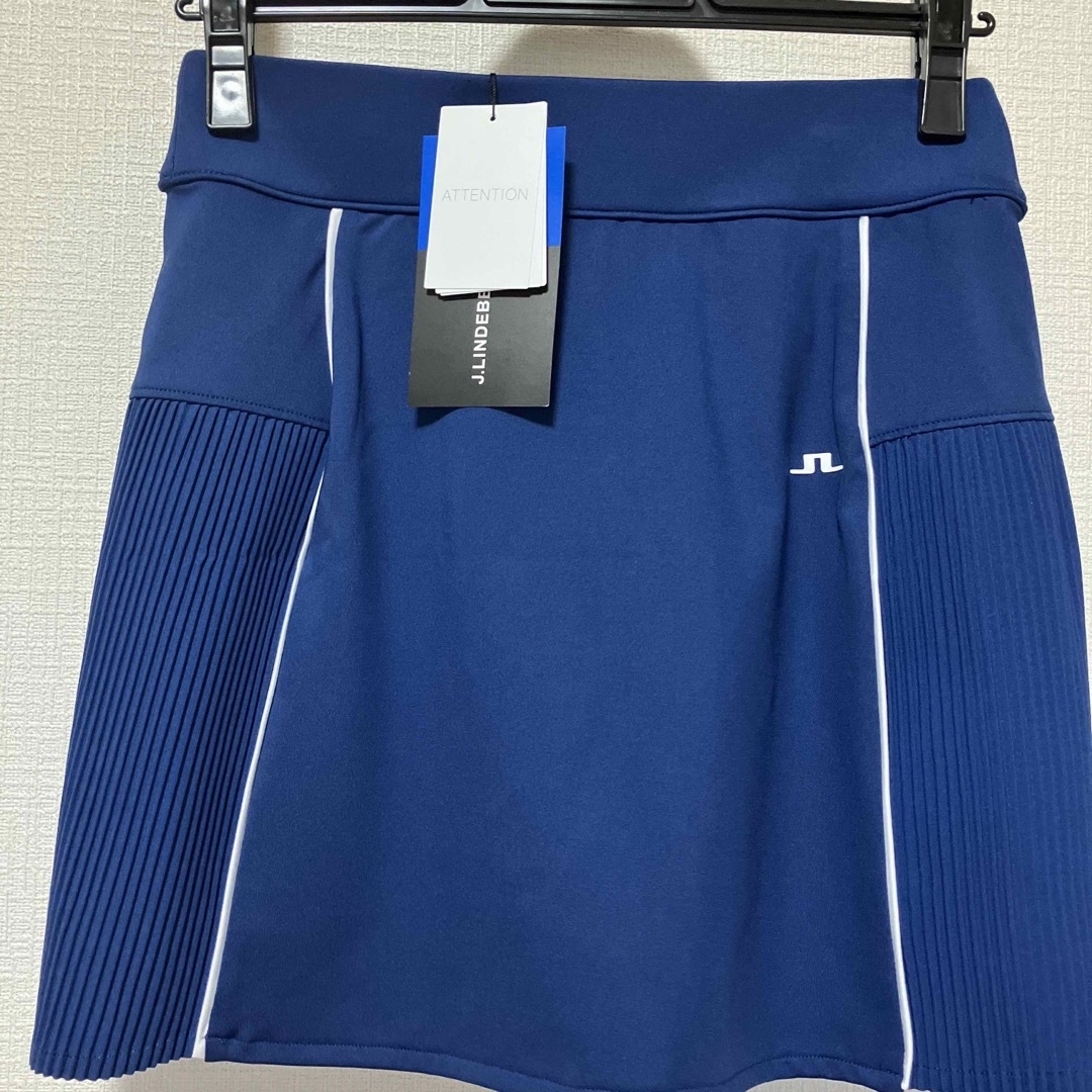 J.LINDEBERG(ジェイリンドバーグ)の値下げ　新品　ジェイリンドバーグ　スカート スポーツ/アウトドアのゴルフ(ウエア)の商品写真