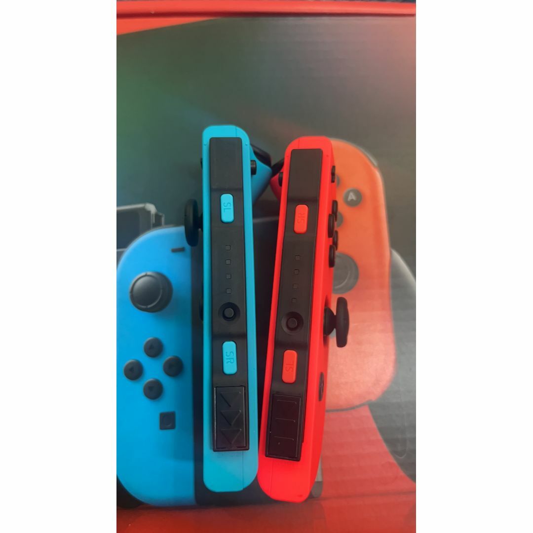 Nintendo Switch(ニンテンドースイッチ)のNintendo Switch Joy-Con(L) ネオンブルー/(R) 新型 エンタメ/ホビーのゲームソフト/ゲーム機本体(携帯用ゲーム機本体)の商品写真