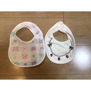 アカチャンノシロ(赤ちゃんの城)の女の子スタイ 赤ちゃんの城くま いちご 2枚(ベビースタイ/よだれかけ)