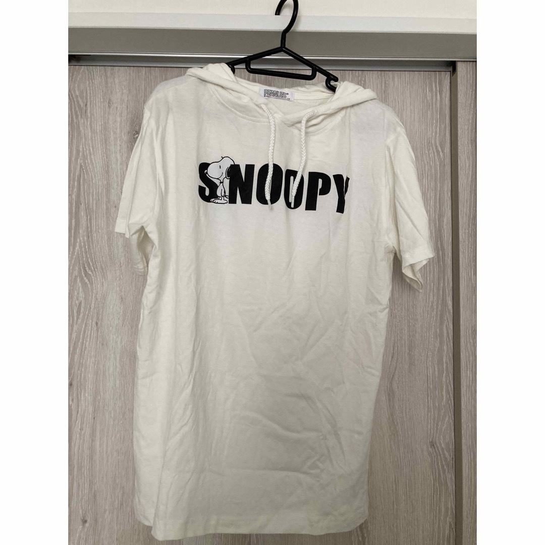 SNOOPY(スヌーピー)のスヌーピー　Tシャツ　フード付 レディースのトップス(Tシャツ(半袖/袖なし))の商品写真