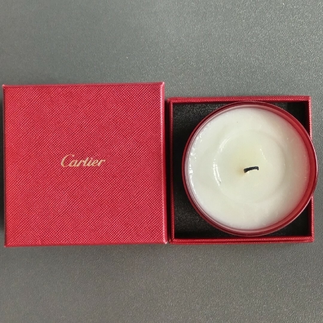 Cartier(カルティエ)の【非売品】Cartier カルティエ　アロマキャンドル【中古美品】 コスメ/美容のリラクゼーション(キャンドル)の商品写真