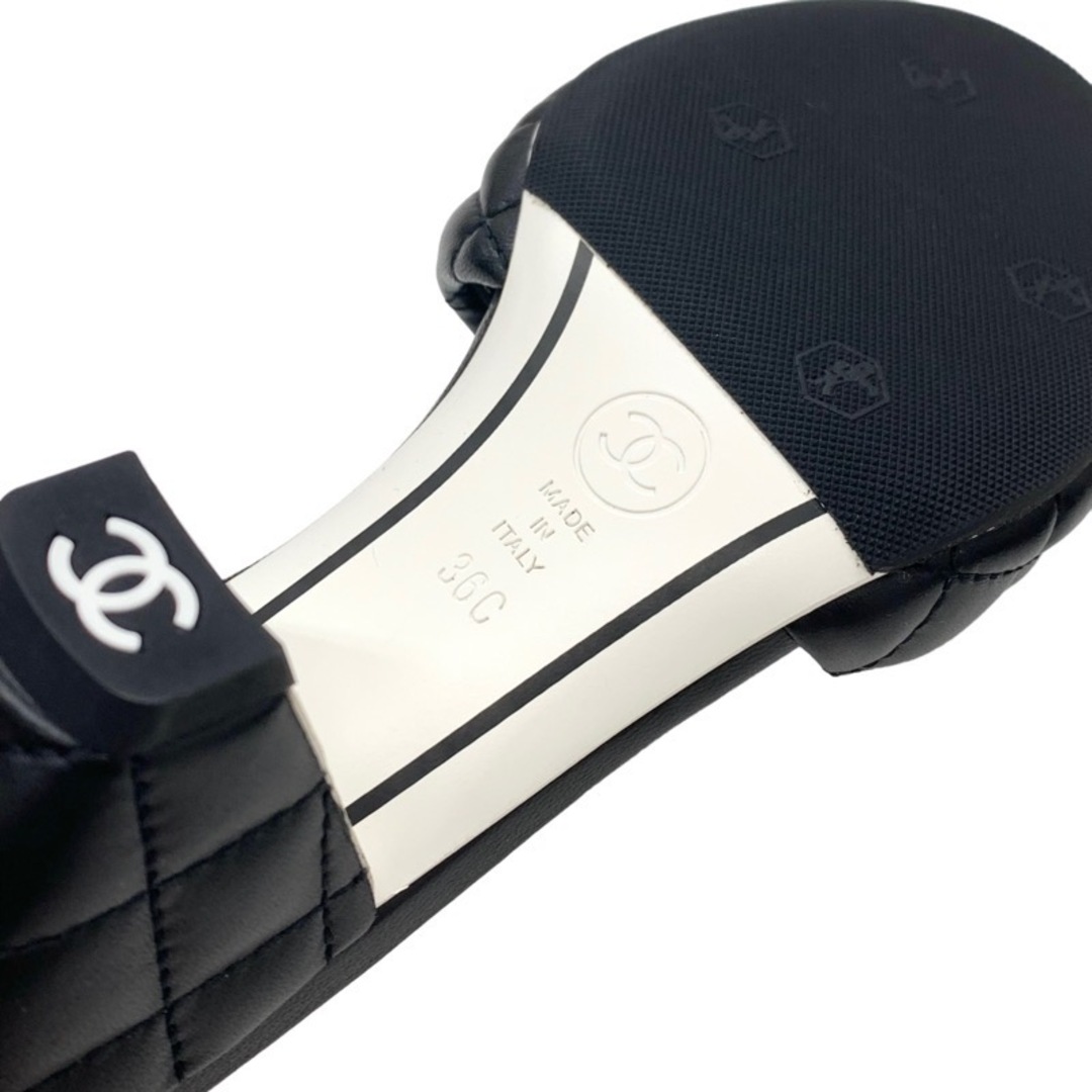CHANEL(シャネル)のシャネル CHANEL サンダル 靴 シューズ ラムスキン ブラック 黒 ゴールド 未使用 ミュール ココマーク マトラッセ レディースの靴/シューズ(サンダル)の商品写真