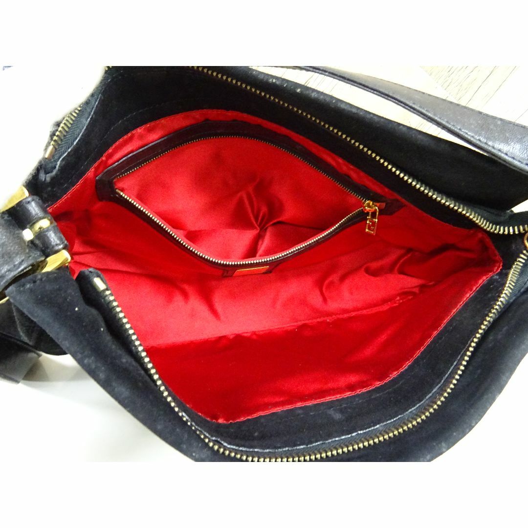 FENDI(フェンディ)のM天008 / FENDI マンマバケット ショルダーバッグ スエード レザー レディースのバッグ(ショルダーバッグ)の商品写真